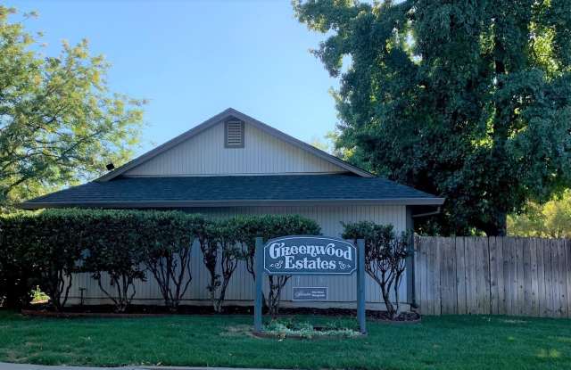 Huge Three Bedroom Townhouse with Garage and Backyard!