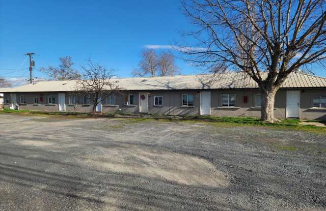 1 bed 1 bath unit w/ shared laundry
