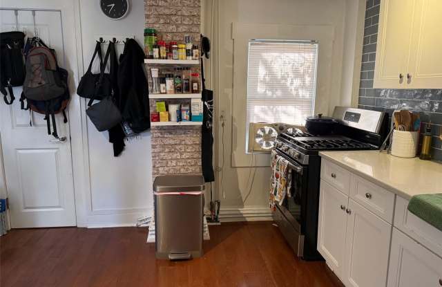 93 Jackson Avenue unit: 1