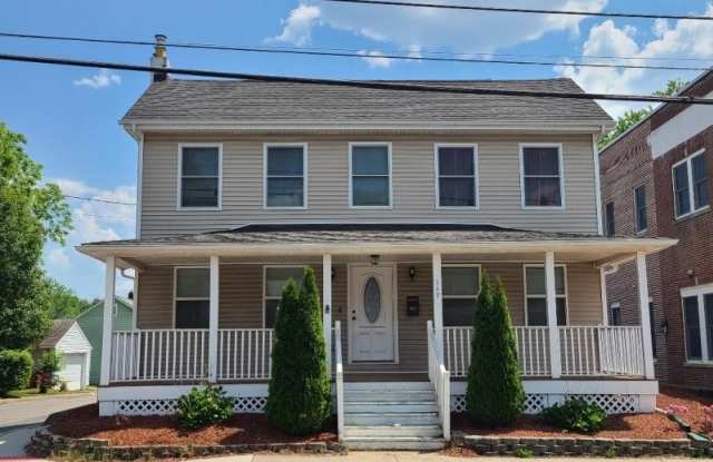 147 W Washington Ave