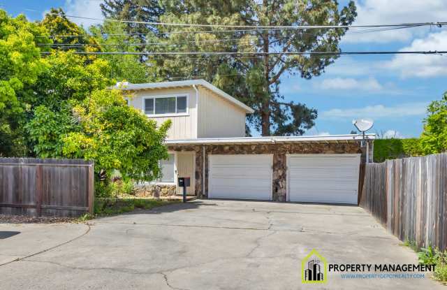 Inviting 3-Bedroom, 2-Bathroom Residence with Spacious Yard photos photos