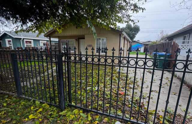 Photo of 2260 E Hazelton Ave