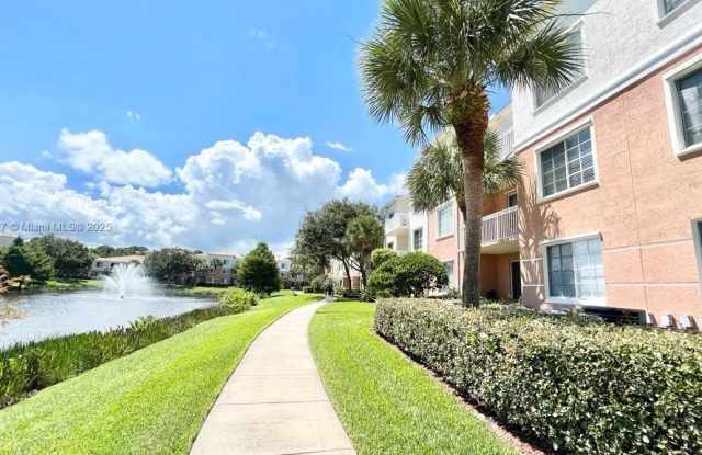 6306 W Myrtlewood Cir W