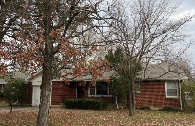 1926 S. Pickwick Ave. - 1926 South Pickwick Avenue, Springfield, MO 65804