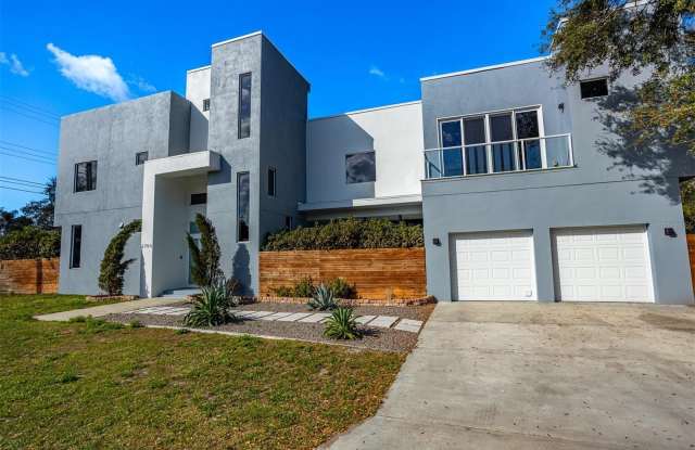 2700 N MYRTLE AVENUE