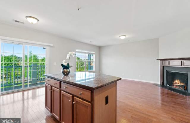 2261 KEW GARDENS Drive unit: 186