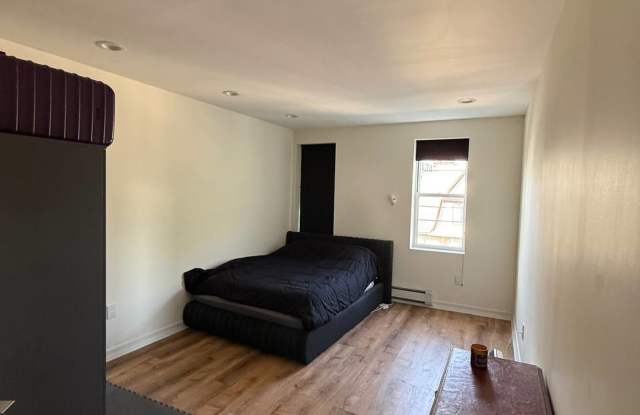 47 47th Street