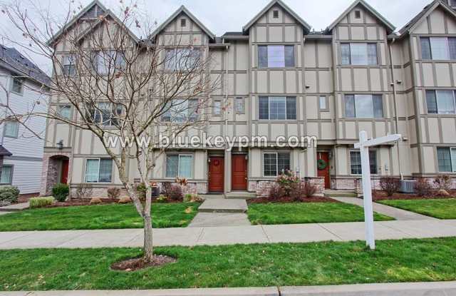 2 Bed, 2.5 Baths Tri-Level Townhome with Open Office in Sherwood