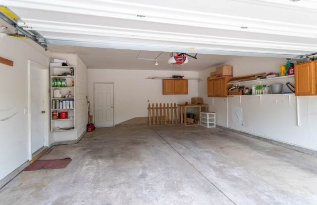 Photo of BEAUTIFUL 4BD SPLIT-LEVEL HOME in VILLA LOMA NEIGHBORHOOD - Security Deposit Waiver Available