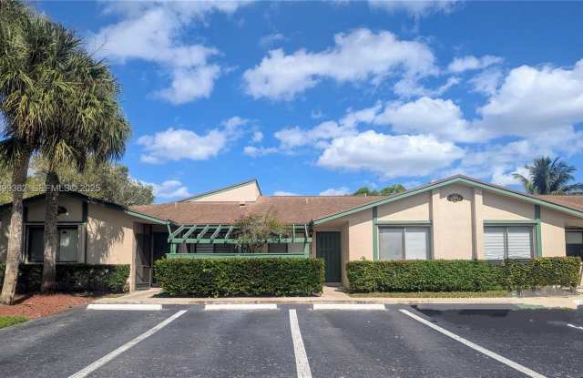 Photo of 448 Lakeview Dr