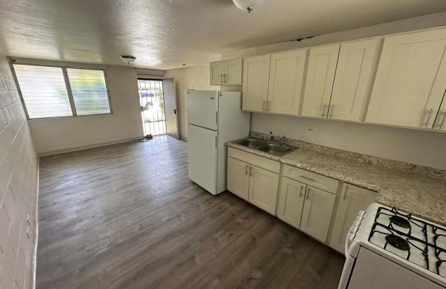 2 BD / 1 BA Ground Floor Unit in Honolulu!