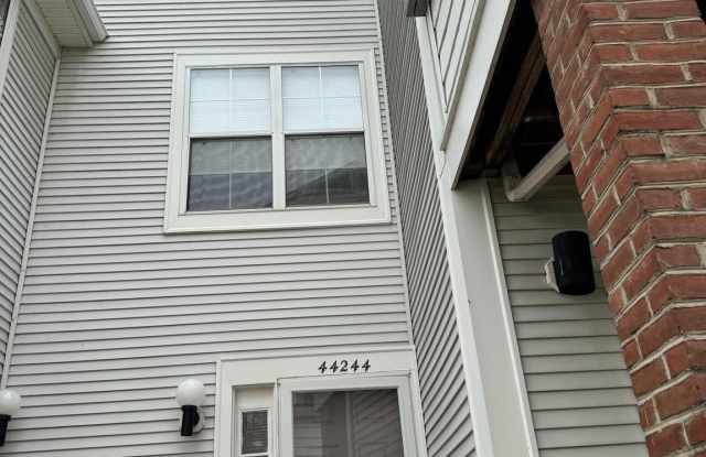 44244 MOSSY BROOK Square