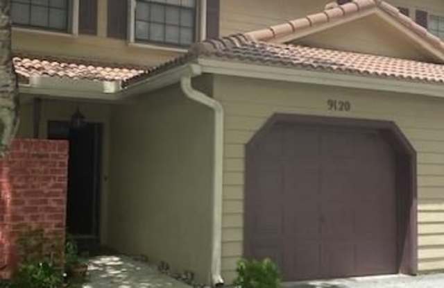 9120 VINEYARD LAKE DR - 9120 Vineyard Lake Drive, Plantation, FL 33324