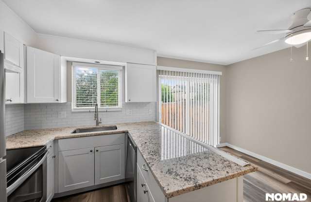 Charming 4BR Townhome in Aurora - FULLY REMODELED!!!