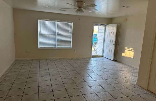3 BEDROOM 2 BATHROOM DUPLEX FOR RENT