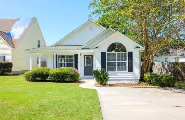 Inviting 3BR Home with Open Split Floor Plan, Fenced Yard  Covered Porches in Northlake