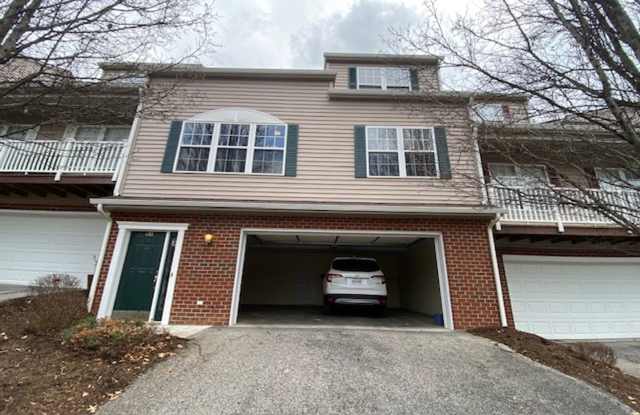 Available Large Townhome in Christiansburg!