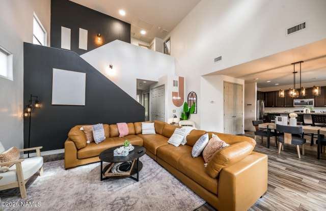 2925 W Paz De Avenida