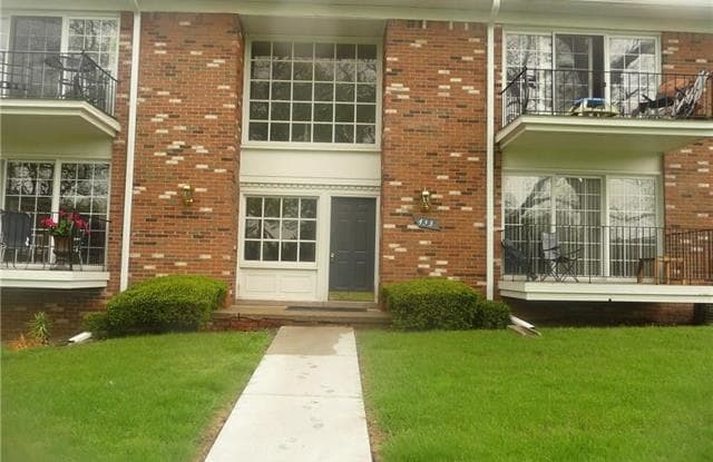 433 S FOX HILLS DR APT 2 - 433 Fox Hills Dr S, Oakland County, MI 48304