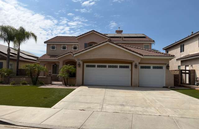 LARGE BEAUTIFUL HOME WITH VIEWS IN MENIFEE!!