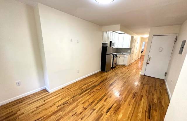 Photo of 320 E 6th St Apt 4