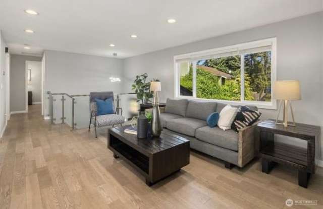 15822 34th Avenue West