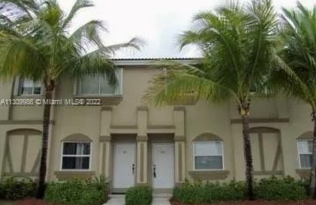 2215 SE 24th Pl - 2215 Southeast 24th Place, Homestead, FL 33035