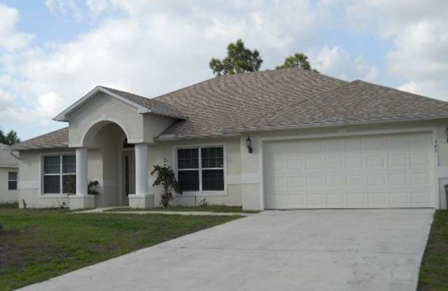 Newly Remodeled 4/2 PLUS DEN House Lehigh