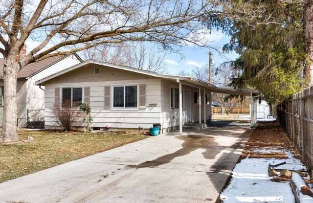 3 Bedroom 1 Bathroom Home - Pet Friendly (Lawn Care Included) - 2202 South Hervey Street, Boise, ID 83705