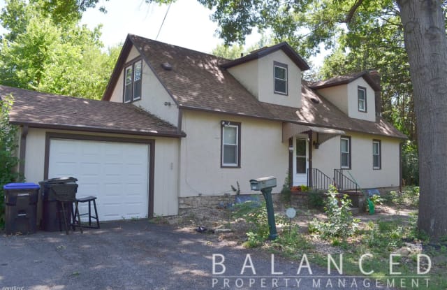 1725 SW Oakley Ave - 1725 Southwest Oakley Avenue, Topeka, KS 66604