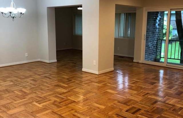 14 STONEHENGE CIR #6