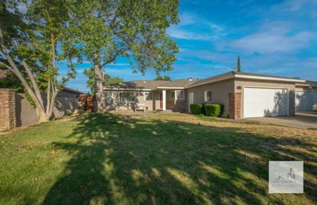 Photo of Lovely 3 bedroom 2 bath home!