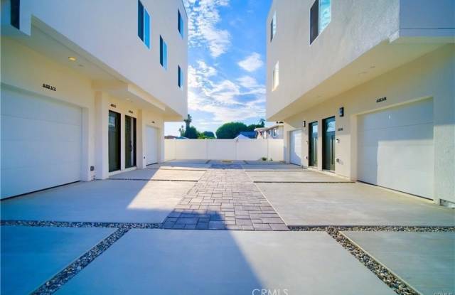 632 E Adams Boulevard