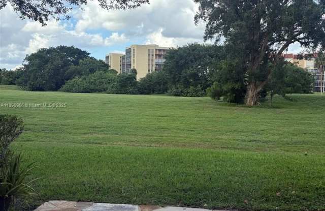 3629 W Inverrary Blvd W