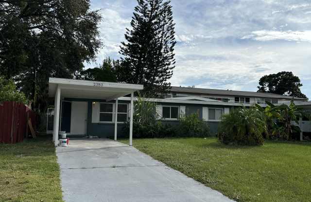 Photo of 2383 Chaucer St