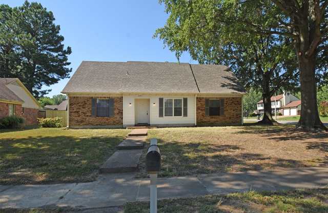 4 bedroom, 2 bathroom near S Germantown and Winchester Rd - 7355 Hollorn Lane, Memphis, TN 38125