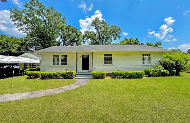 Photo of Available Now! 3/2 House for Rent!