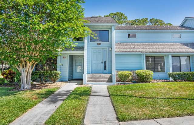 2/2 Condo in Pelican Bay