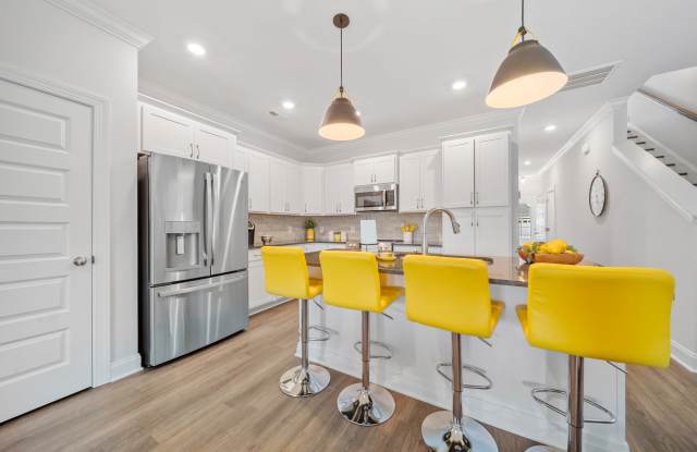 1621 Spring Berry Ln