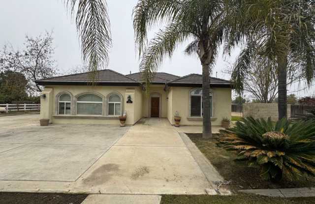 Photo of Spacious home with a pool!