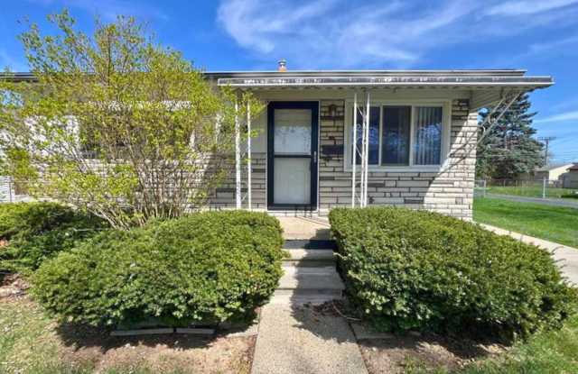 Beautiful 3-Bedroom Home with Large Fenced Backyard