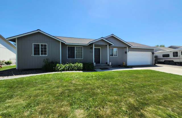 Beautiful Pasco Home w/Peaceful Backyard