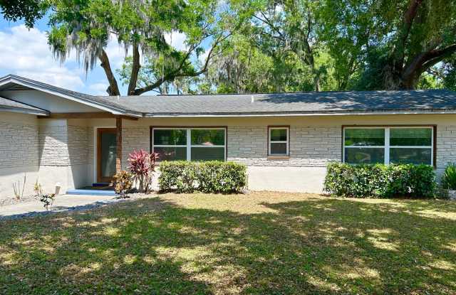 Gorgeous 3/2 Mid-century Modern Style Home with a Covered Patio and a Large Backyard in the Desirable Albert Lee Ridge Community - Winter Park! - 2401 Albert Lee Parkway, Winter Park, FL 32789