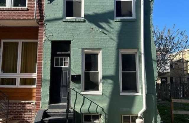 Photo of 2637 LATONA STREET