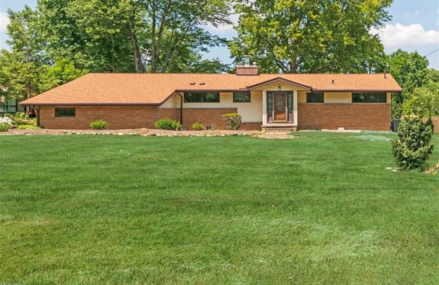 2971 Woodview Dr - 2971 Woodview Drive, Broadview Heights, OH 44147