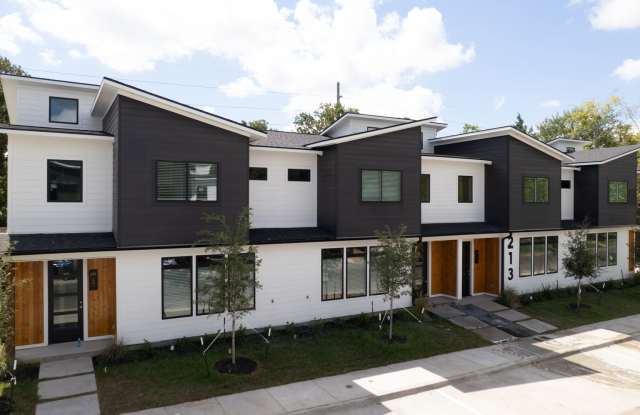 213 Lynn Drive - 201