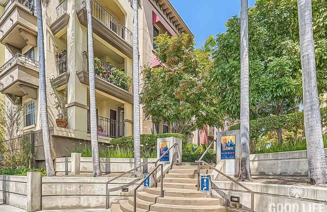 Charming 2BD/2BA Condo in Hillcrest W/ W/D, A/C, Reserved Parking, Community Pool, Spa,  Gym!