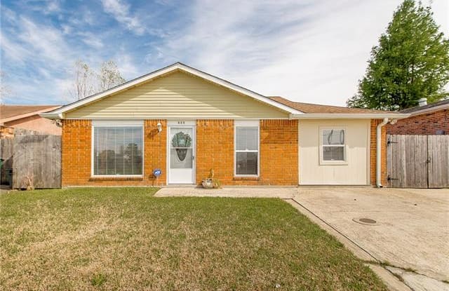 825 DRAKE Avenue - 825 Drake Avenue, Westwego, LA 70094