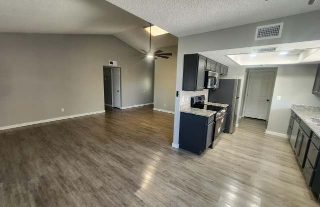 11512 W KANSAS Avenue