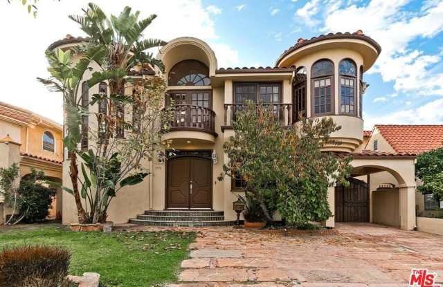 Photo of 133 S Swall Dr